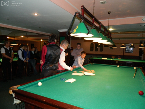 Дима Костин легкой рукой «жеребит» участников